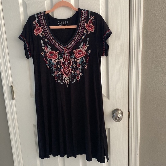Caite Anthropologie Abby Floral Embroidered boho T Shirt Dress, size small - Picture 1 of 6